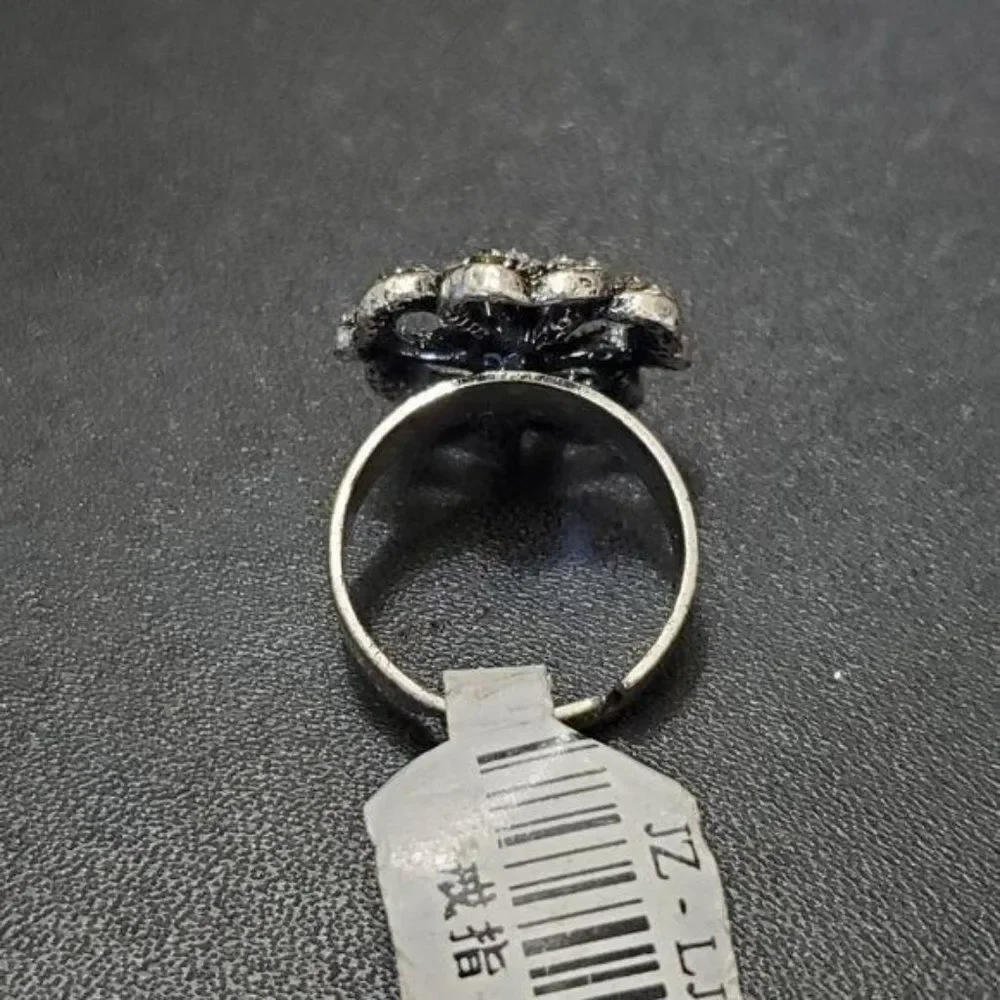 Silver tone shamrock starfish ring